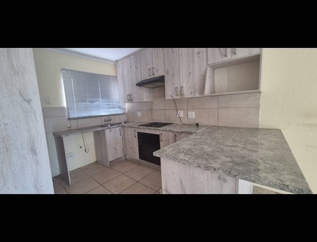 1 BEDROOM TOWNHOUSE FOR SALE IN HALFWAY GARDENS